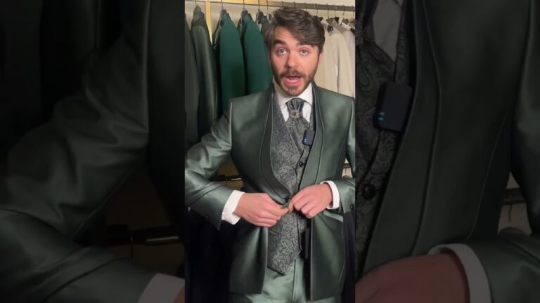 Abiti da Cerimonia per Uomo a Napoli: Eleganza e Stile